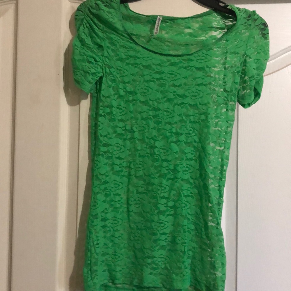 Lace shirt with ruched sleeves